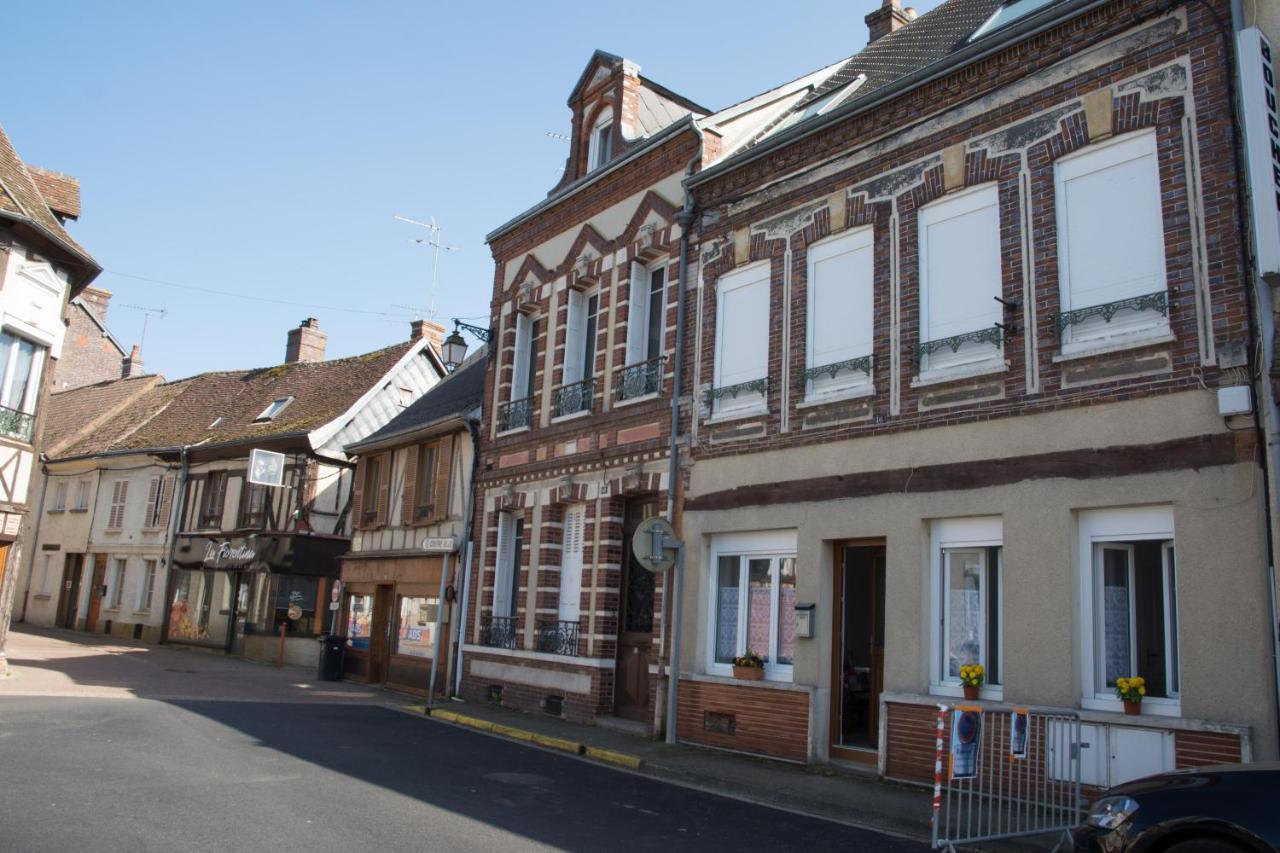 Damville Centre Extérieur photo